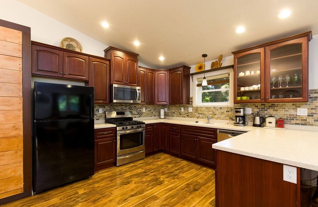 Newly Re-listed!🌲🏡 Hillcrest Hideaway- Tucked Away Cozy Comfort and Convenience 🌳