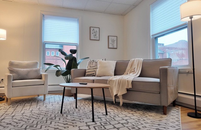 Newly Refreshed 3bd Spacious Unit Minutes from 290