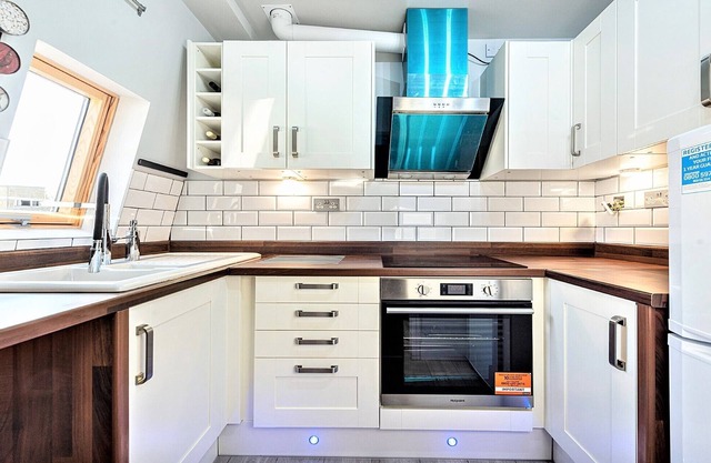Newly refurb (47 sqm/500 sqft) 1-bed Period Flat in Putney near River Thames