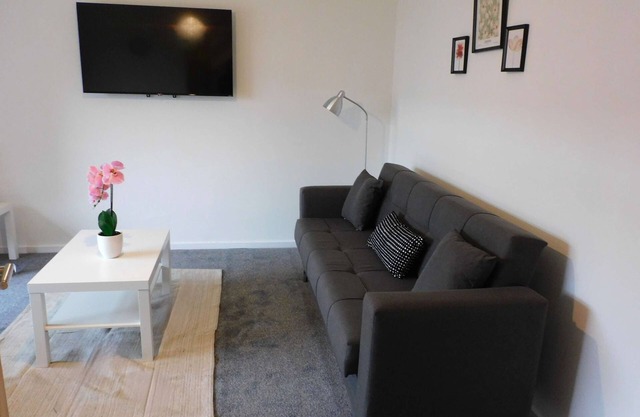 Newly refurbished 3 bedroom home in East Kilbride - 52