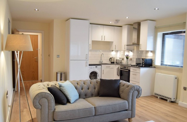 Newly refurbished, Greater London. Apartment 12