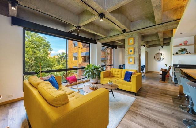 Newly refurbished, modern & spacious apt in Provenza