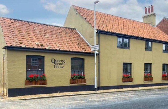 Newly Refurbished Open Plan House Close to Beach