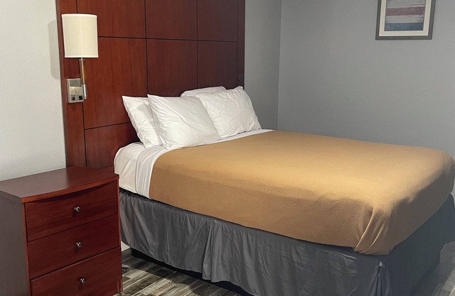 Newly remodeled 14-room hotel in charming St. Mary's .