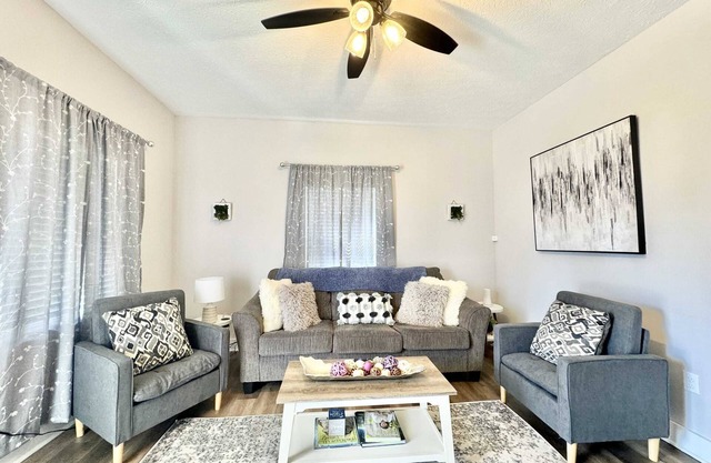 Newly Remodeled 2 Bedroom Home in Shelbyville!
