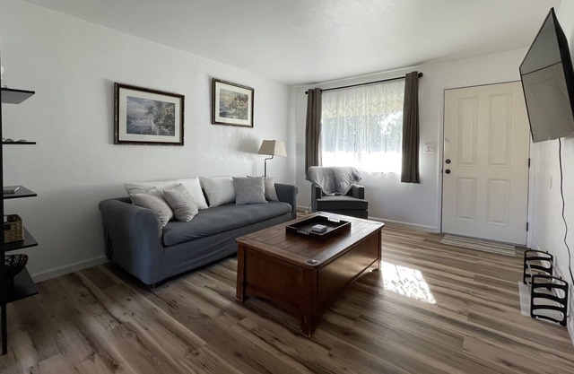 Newly Remodeled 2 Bedroom in Quiet town
