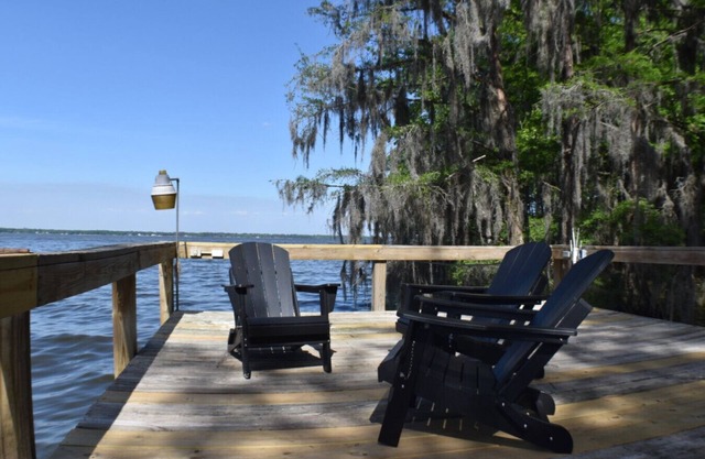 Newly remodeled 3 bedroom, lakeside home