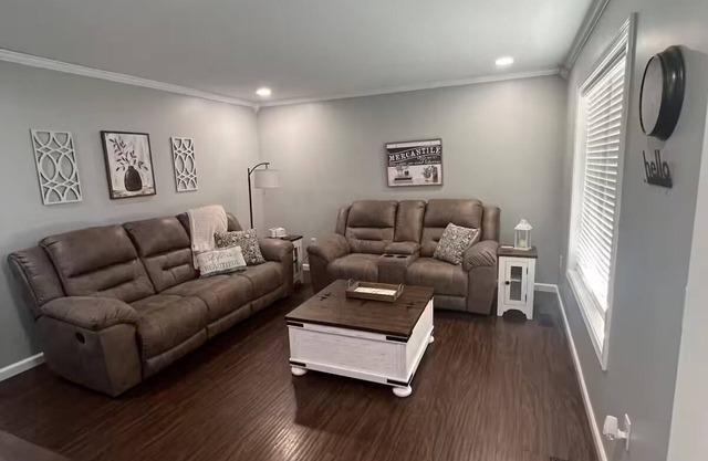 Newly Remodeled 3-BR house close City of Madisonville & Marh Park Abortorium.