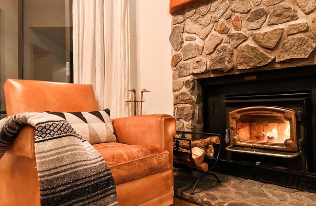 Newly Remodeled 4 BR + 2 BA Walk to Town, Shuttle, Shops, Creek & Park