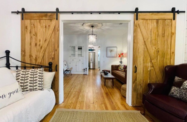 Newly remodeled bungalow near downtown Brenham