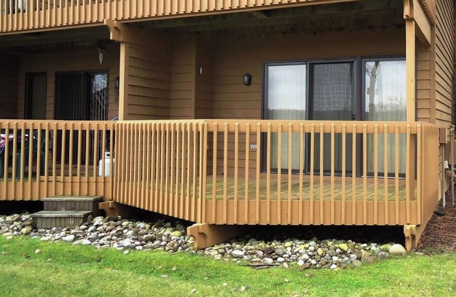 Newly Remodeled, Condo Steps to Golf & Ski