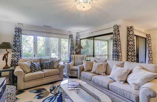 Newly remodeled dog-friendly island sanctuary with pool, deck, & lagoon view