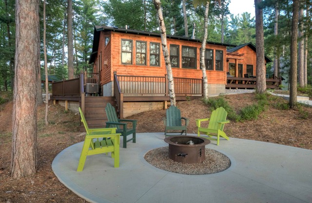 Newly Remodeled Lakefront Cabin w/Modern Amenities.