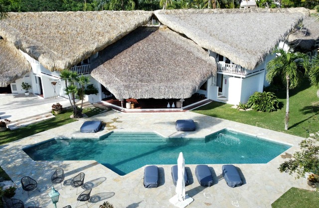 Newly remodeled Ocean view villa- Staff included, golf carts available.