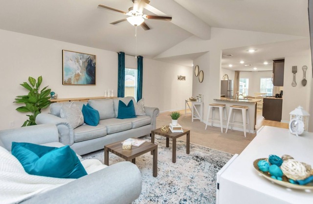 Newly Remodeled Pet Friendly Family Home In Hockley by RedAwning