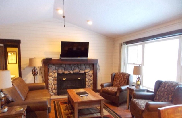 Newly Remodeled Resort Cottage on Gull Lake
