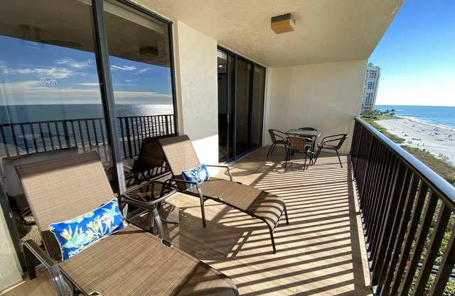 🦀 Newly remodeled Sea Winds 2+2 Beachfront Condo 180° ocean view, Weekly Rental