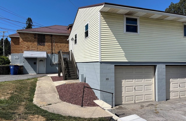 Newly remodeled spacious studio apartment in Johnstown, Richland Township, PA.