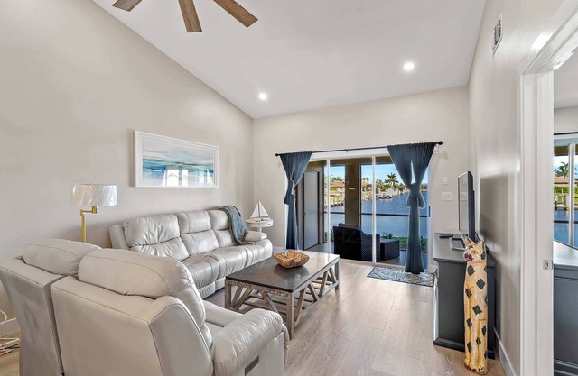 Newly remodeled Villa On The Water, Sunset/Scenery