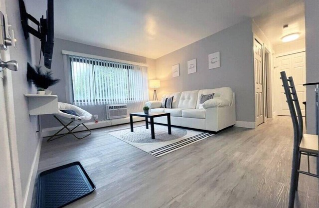 Newly Renovated ~ Modern ~ 5 Star First Floor Unit
