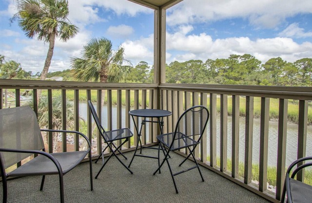 Newly Renovated Villa w/ Amazing Marsh Views - Steps to Beach, Pools, & Dining