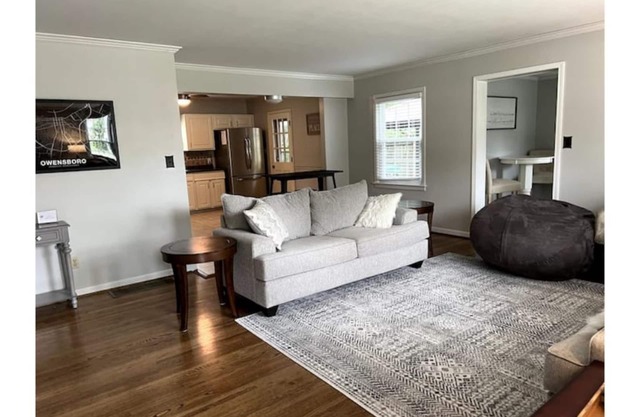 Newly renovated- 2.5 mi to Downtown Riverfront