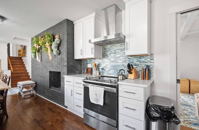 Newly Renovated 4 bedroom Mid Century Farmhouse