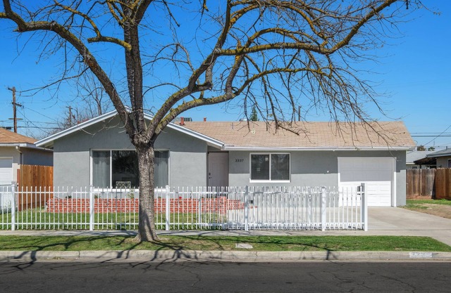 Newly Renovated 4B/2Bth Great Spot for Work or Fun