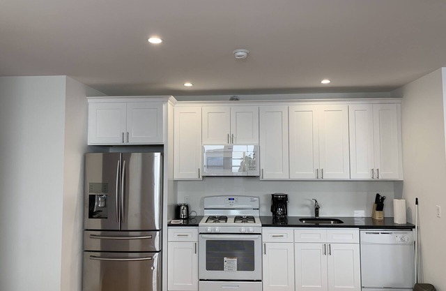 Newly Renovated 9 Bed 4 Full Bath 3000 SF Spacious Apartment