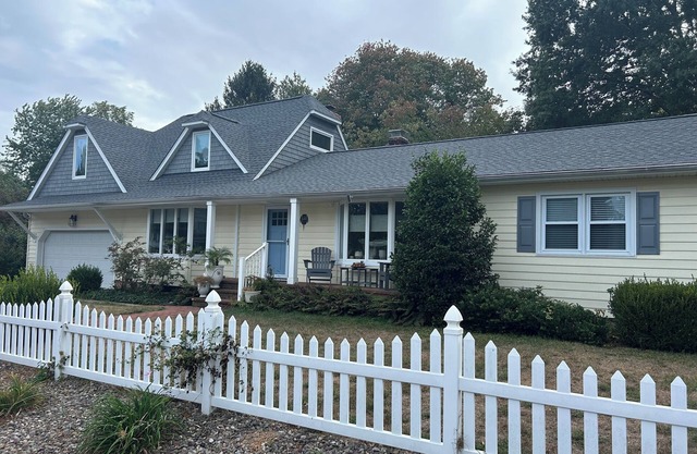 Newly renovated and furnished home in Historic Lewes just a mile walk to beach!