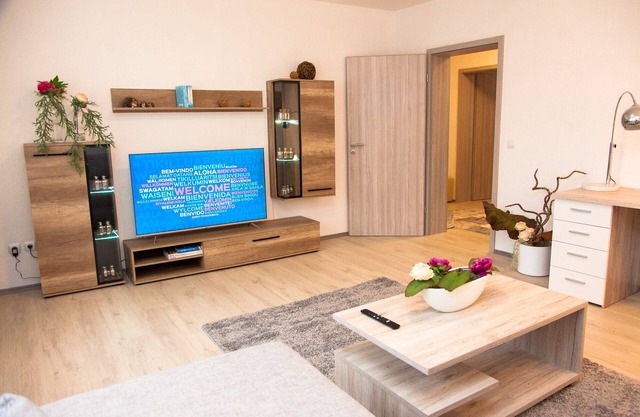 Newly renovated apartment with balcony in Duisburg Süd near the airport and Düsseldorf fair