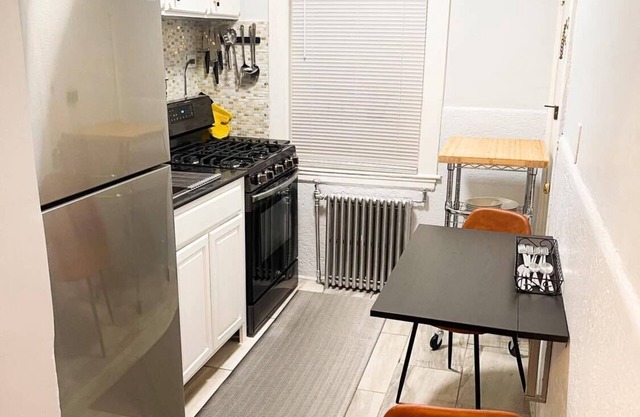 NEWLY RENOVATED APARTMENT STEPS FROM GREEN LINE BRIGHTON BROOKLINE