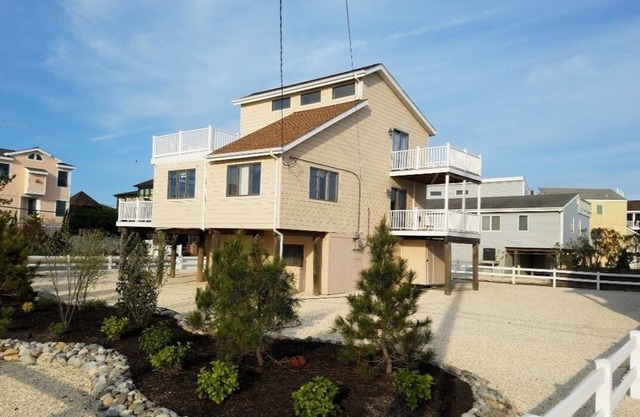 Newly Renovated Beach Home with Bay View