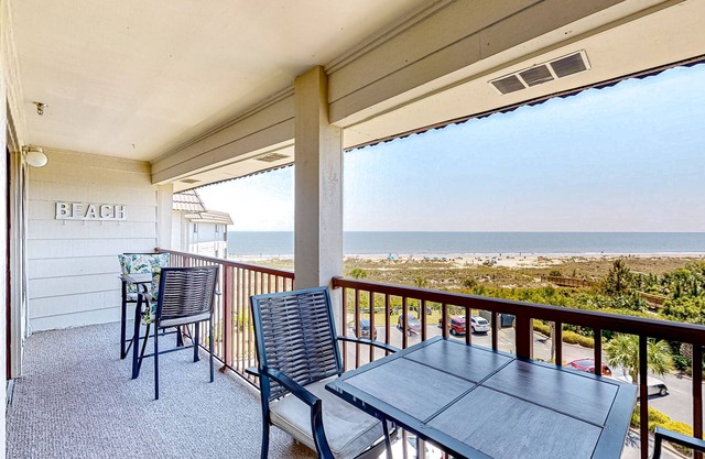 Newly renovated beachfront condo with pool, tennis, restaurants, gym, & balcony