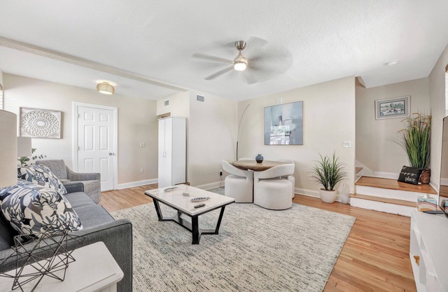 newly renovated chic house with covered patio & yard steps from San Marco Square