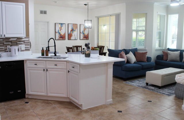 Newly Renovated Condo! 1st Floor - Near Disney, LEGO land, Universal, SeaWorld