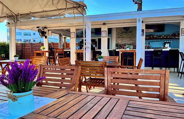 Newly renovated cozy 1-bedroom beachfront condo in Freeport