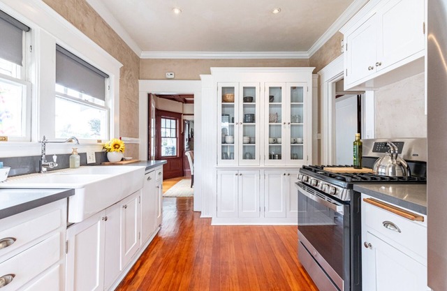 Newly Renovated Craftsman minutes to Claremont Village & Colleges.