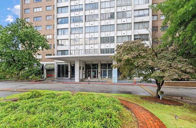 Newly Renovated Downtown Atlanta Condo with Pool Access, AC, and Wi-Fi- 2104