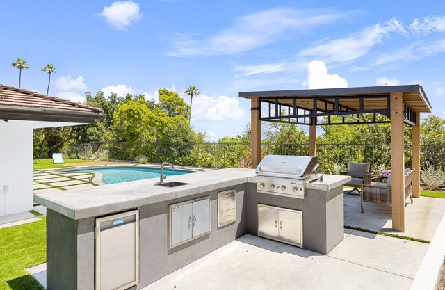 Newly renovated & furnished Stunning Hilltop home with Pool