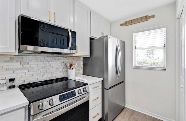 newly renovated, gorgeous 2-bedroom condo with AC, WiFi in tranquil Venice