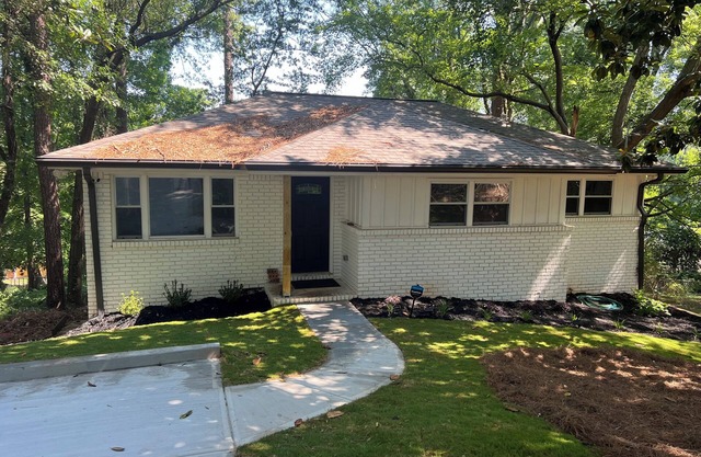 Newly renovated Hideaway 1 mile to the Marietta Square. Pet friendly!
