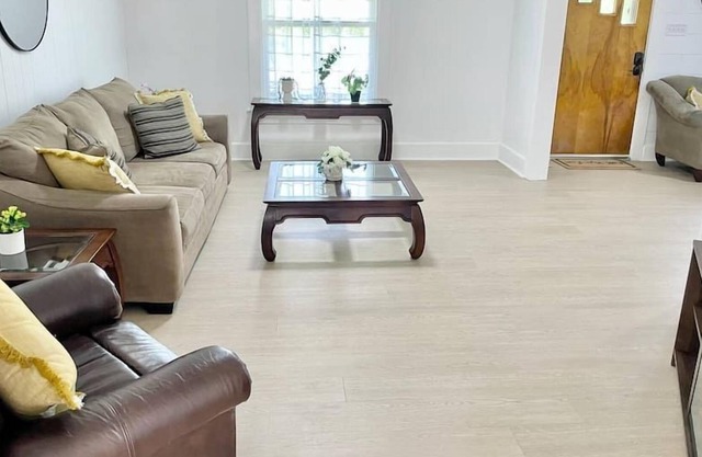 Newly Renovated Home! Great Location, Sleeps 8!