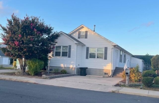 Newly renovated home in much sought after Montego Bay Community. 2 Pools and tennis