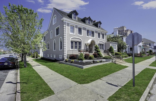 Newly Renovated Luxury Oceanfront Mansion with Private Pool, Pickleball Rackets