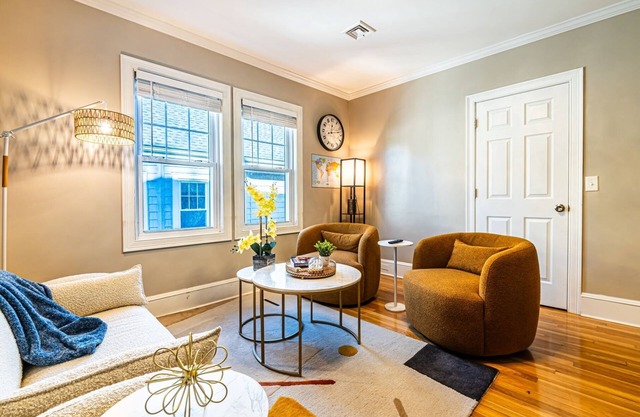 Newly Renovated Modern Retreat l Near T
