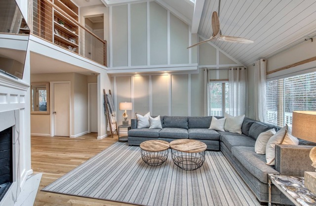 Newly Renovated Oasis + HotTub! Southampton/Sag steps to Beach/Tennis/Pickleball