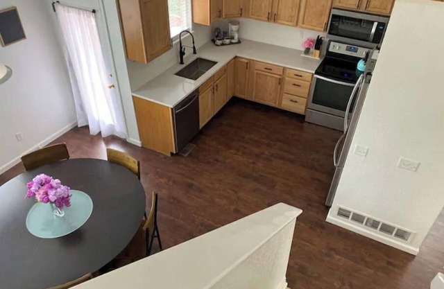 🏠 NEWly renovated, Private & Spacious Home