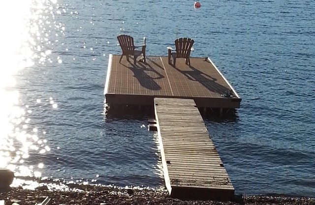 NEWLY RENOVATED! Shuswap Lake, 3 BR, 2bath, private beach