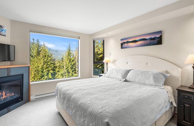 Newly Renovated Ski/Out Condo w/Pool, Hot Tub & Steam Shower